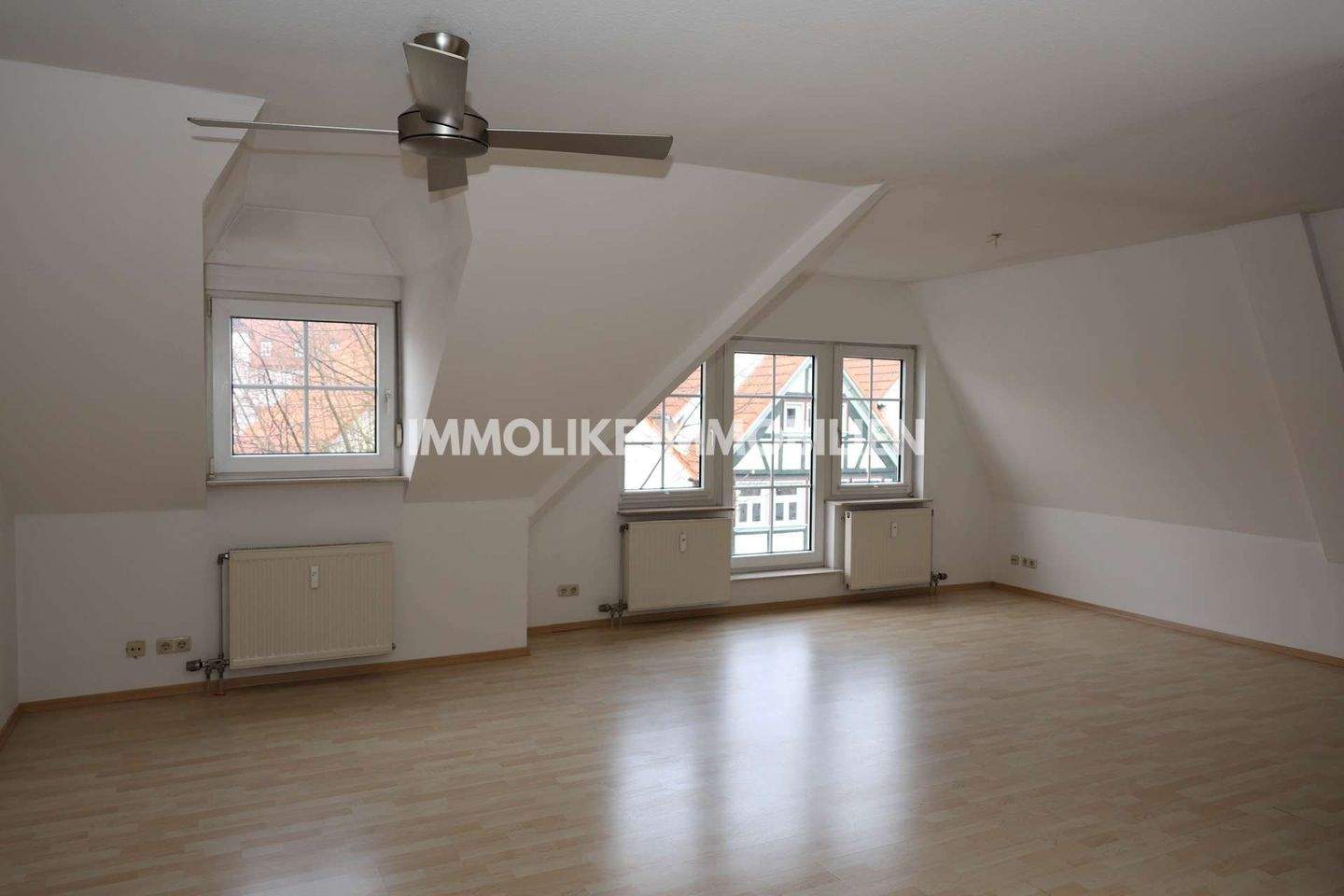 Thumbnail-Helle 2-Zimmer-Dachgeschosswohnung in zentraler Lage