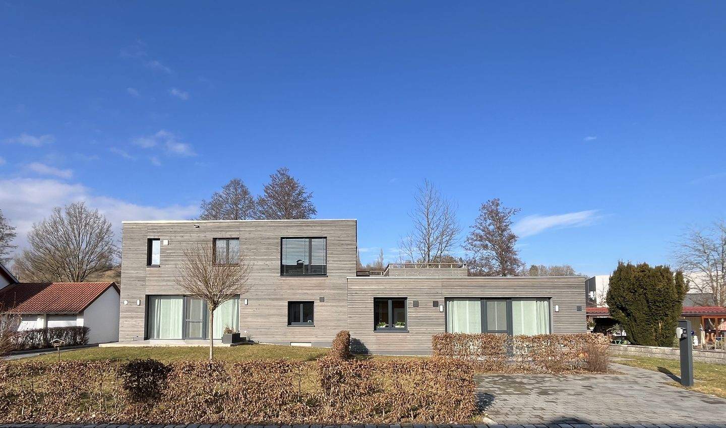 Thumbnail-Modernes Wohngebäude mit 3 Wohneinheiten