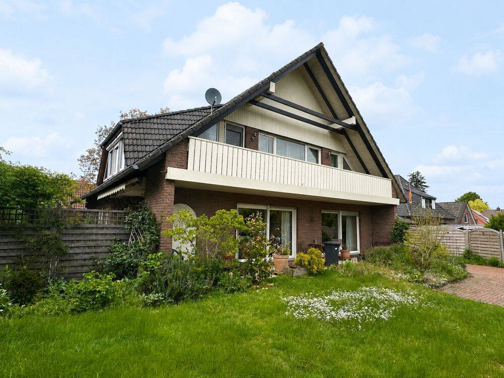 Thumbnail-Großzügiges Einfamilienhaus mit Loggia, Fußbodenheizung und viel Potenzial in AurichEgels