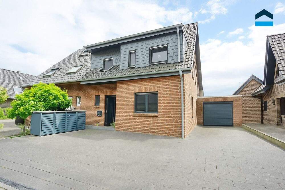 Thumbnail-Alpen-Menzelen: Stylische Doppelhaushälfte mit Pool