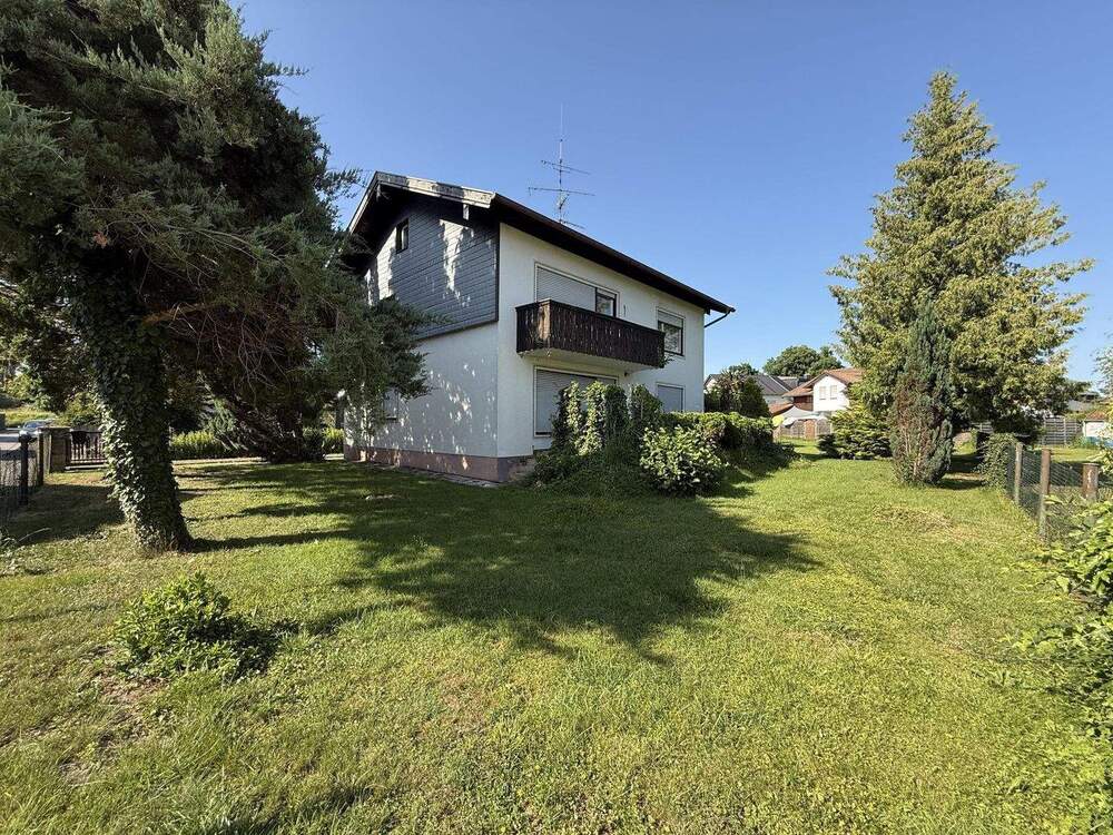 Thumbnail-Freistehendes Einfamilienhaus auf großem Grund - Sanierungsbedarf