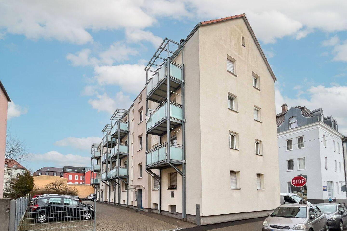 Thumbnail-Investieren oder Selbstbezug: 3 Zi. Whg. mitten in Oberhausen inkl. extra Stellplatz