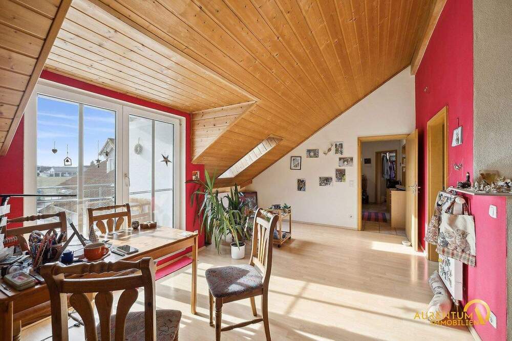 Thumbnail-Lichtdurchflutete Dreizimmerwohnung mit zwei Balkonen und Garage in ruhiger Lage