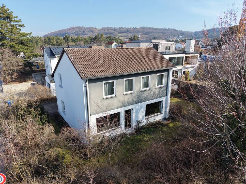 Thumbnail-Familienfreundliches Zuhause in stadtnaher Lage. Sanierungsbedürftiges Einfamilienhaus in Neumarkt.