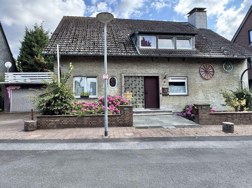 Thumbnail-freisteh. EFH mit Einliegerwohnung und Doppelgarage