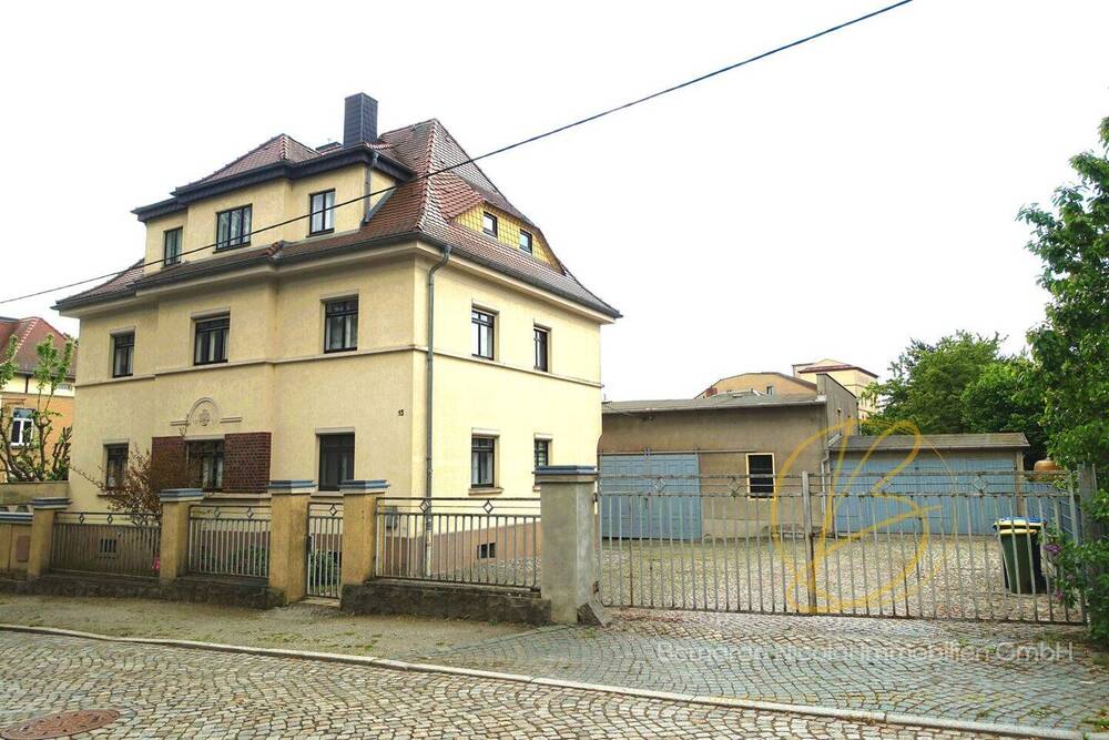 Thumbnail-Attraktives Zweifamilienhaus mit großem Innenhof und Nebengebäuden