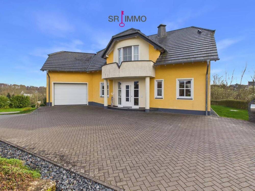 Thumbnail-Modernisiertes Einfamilienhaus mit Galerie, Kamin und großem Grundstück