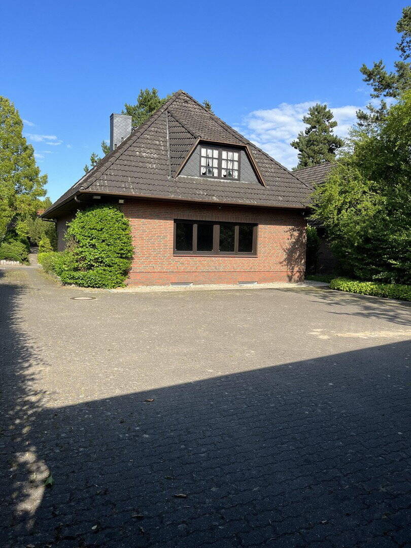 Thumbnail-Freistehendes geräumiges Einfamilienhaus im Herzen von Rellingen