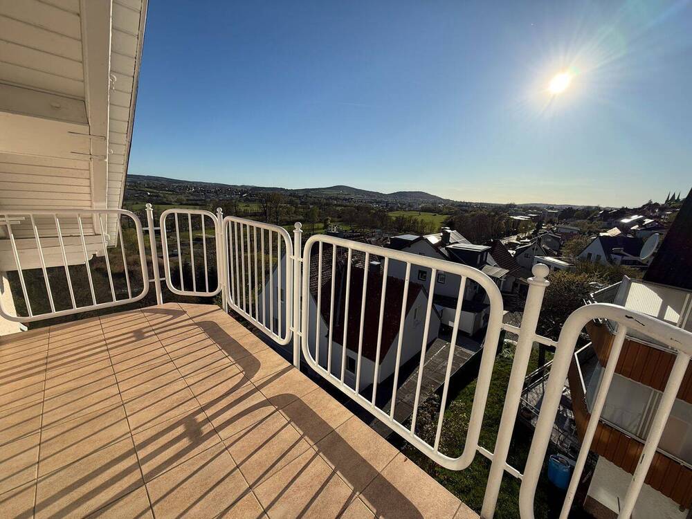Thumbnail-**3-Zimmer-Dachgeschosswohnung mit traumhaftem Fernblick am Stadtrand von Gelnhausen**