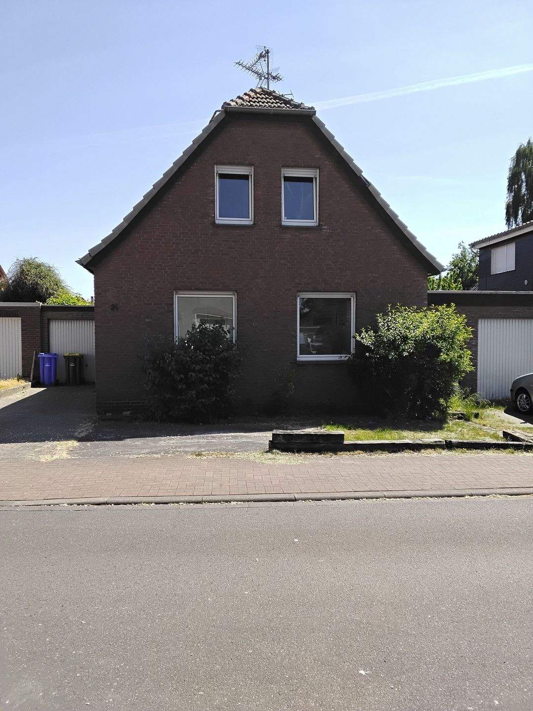 Thumbnail-***BÜSCHER IMMOBILIEN*** Vermietetes und umfangreich renoviertes Einfamilienhaus mit großem Grundstück im Osten der Stadt