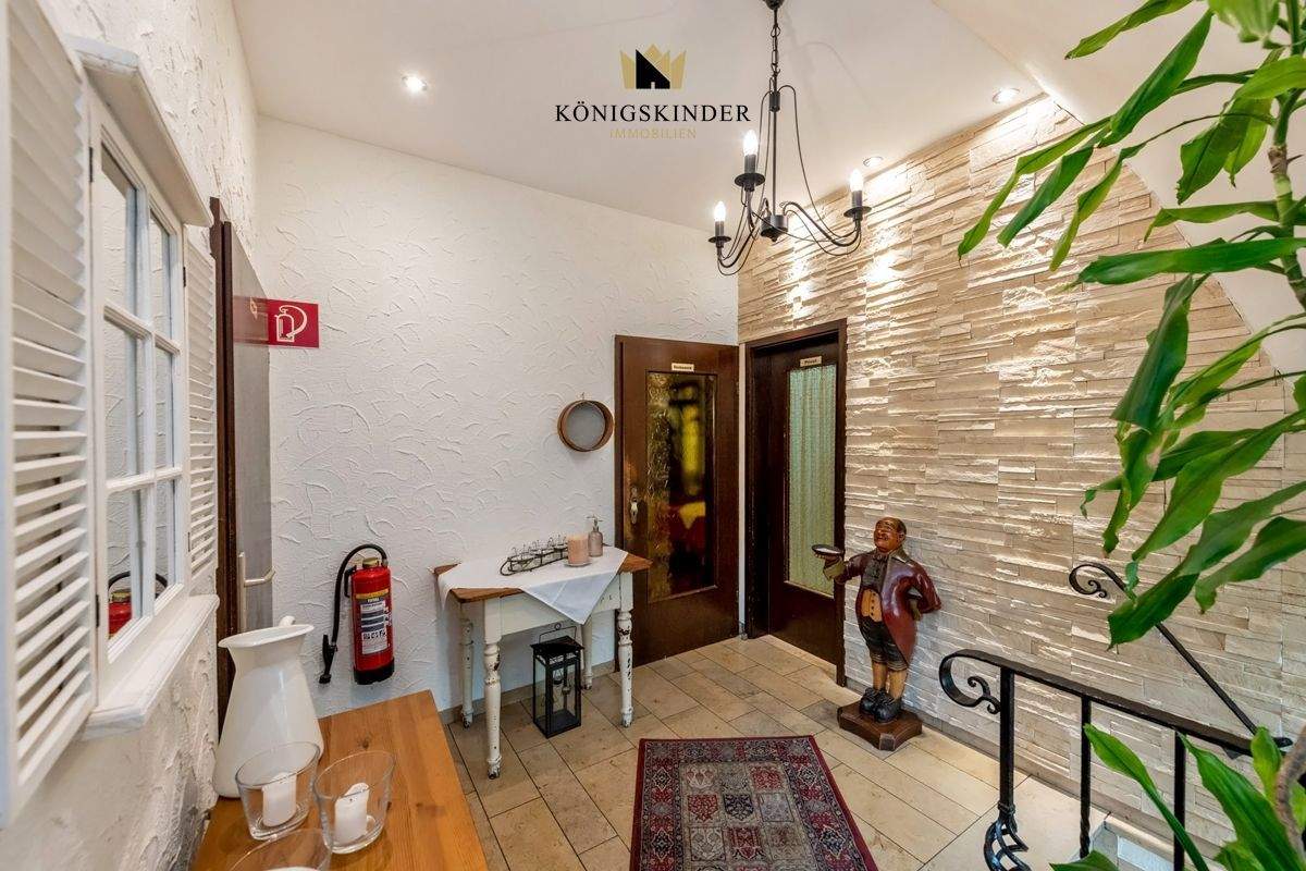 Thumbnail-Freistehendes Gebäude mit Gaststätte und Wohnung im Ortskern von Scharnhausen