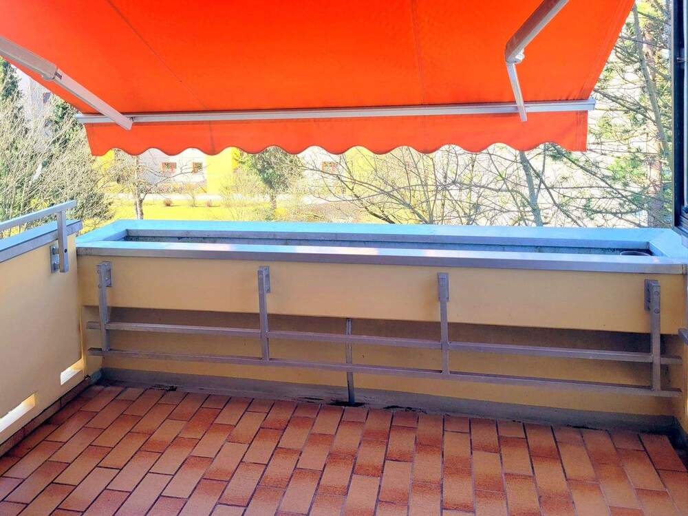 Thumbnail-ETW mit Balkon-Loggia, TG-Stellplätzen, Aufzug, teilrenoviert - sofort frei!