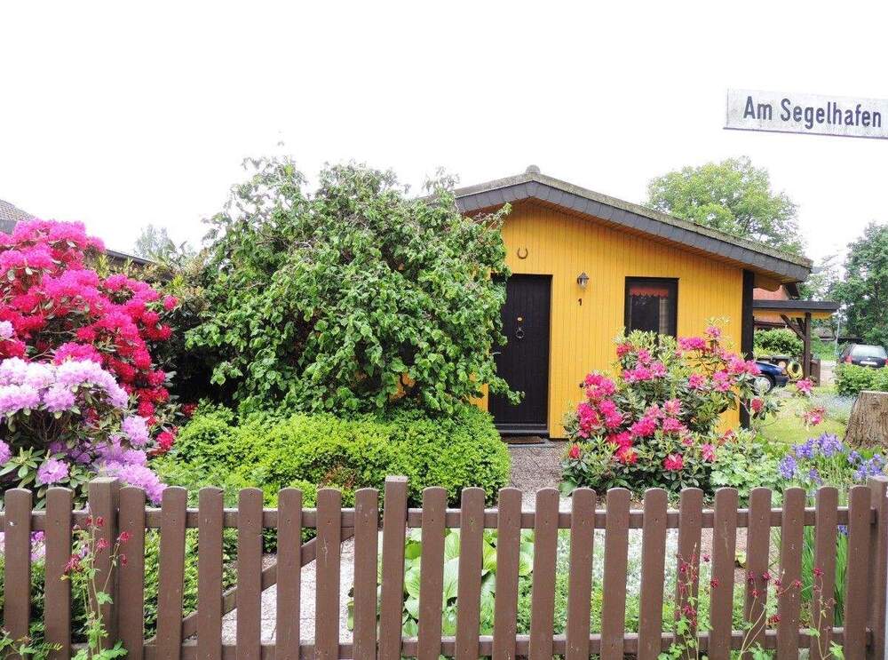 Thumbnail-... nur wenige Schritte zum See! Attraktives Ferienhaus mit gr. Süd-Terrasse und Carport