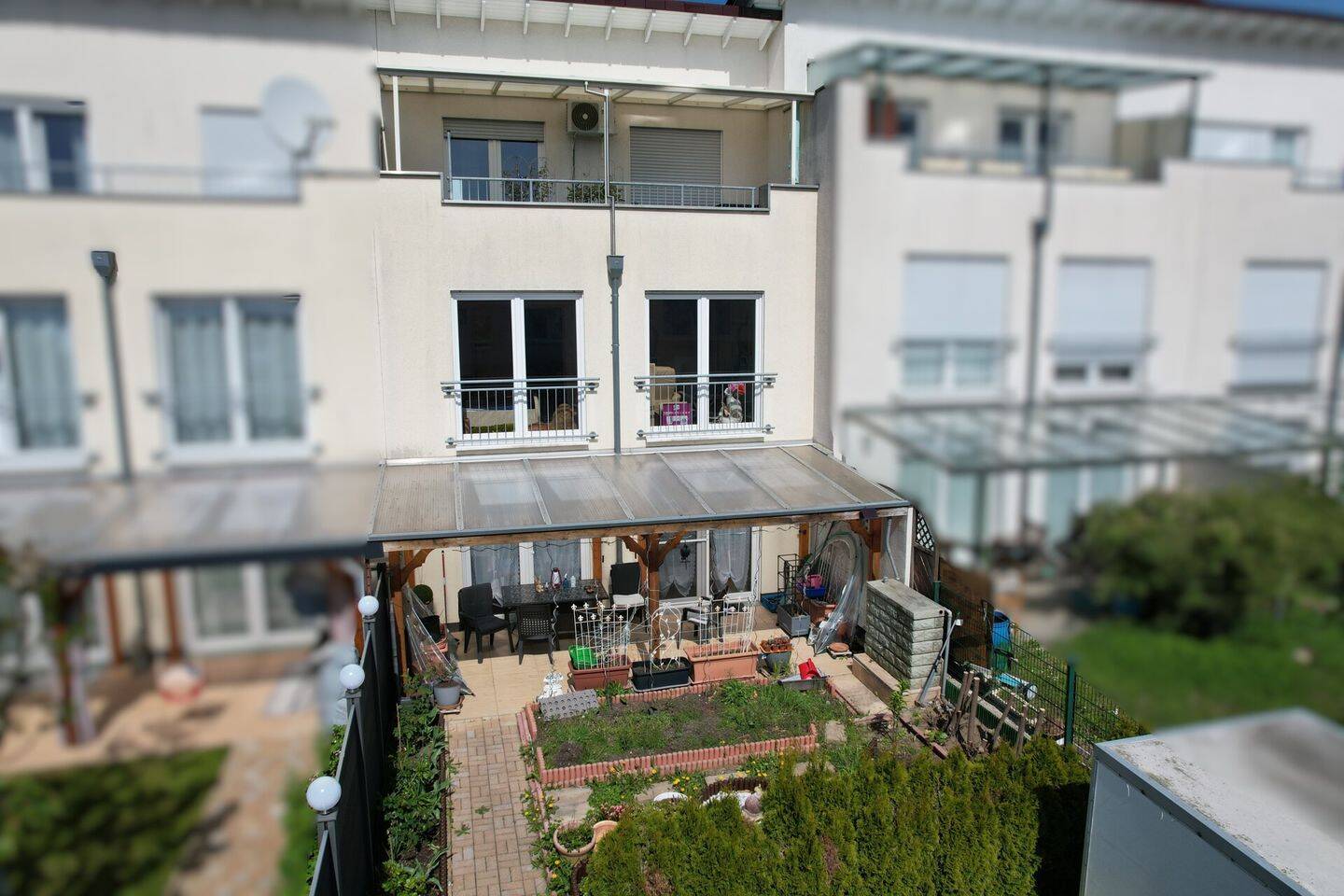 Thumbnail-Gepflegtes Reihenmittelhaus in Paderborn mit Südgarten, Terrasse und eigenem Carport