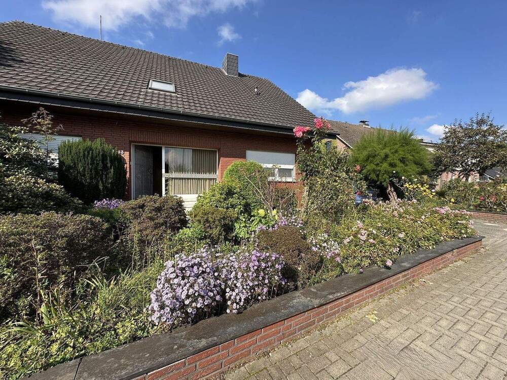 Thumbnail-***BÜSCHER IMMOBILIEN*** RESERVIERT!! Sehr geräumiges Einfamilienhaus mit Einliegerwohnung, Vollkeller & Garage in guter Wohnlage von Epe