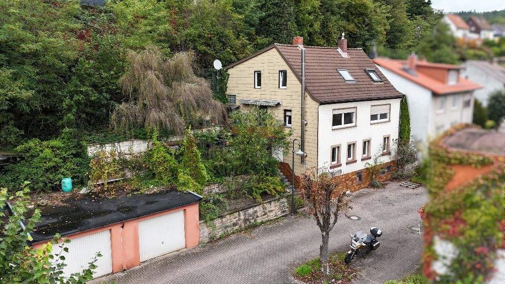 Thumbnail-+++ Für Handwerker im Ortszentrum: Geräumiges 2-3 Familienhaus mit Balkon, überdachtem Freisitz, Garten und 2 Garagen in ruhiger Seitenstraße+++