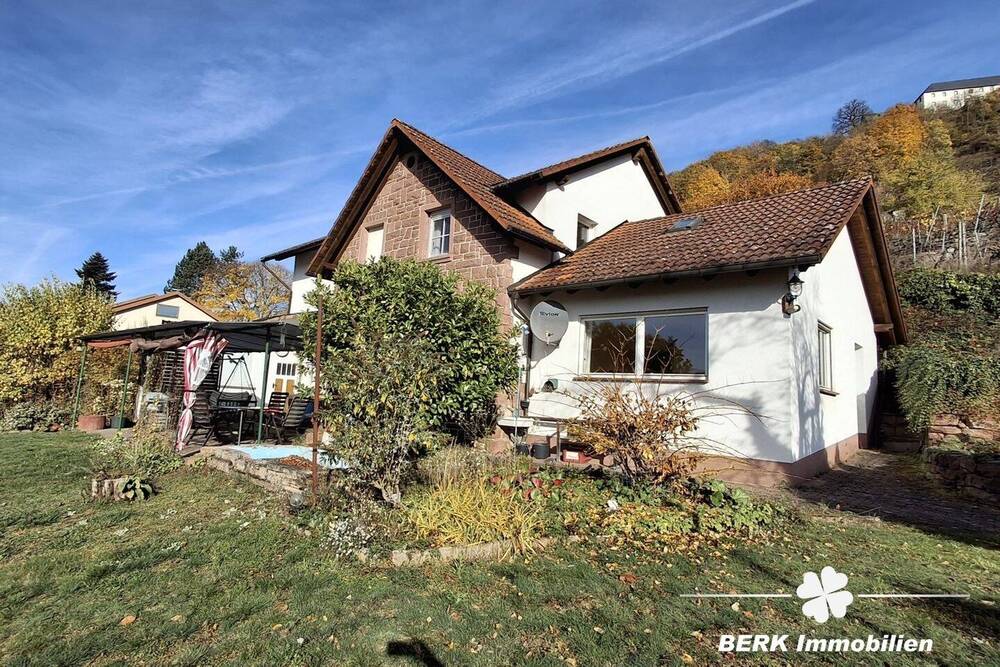 Thumbnail-BERK Immobilien - Charmantes Einfamilienhaus direkt am Weinberg in sonniger Lage von Großheubach