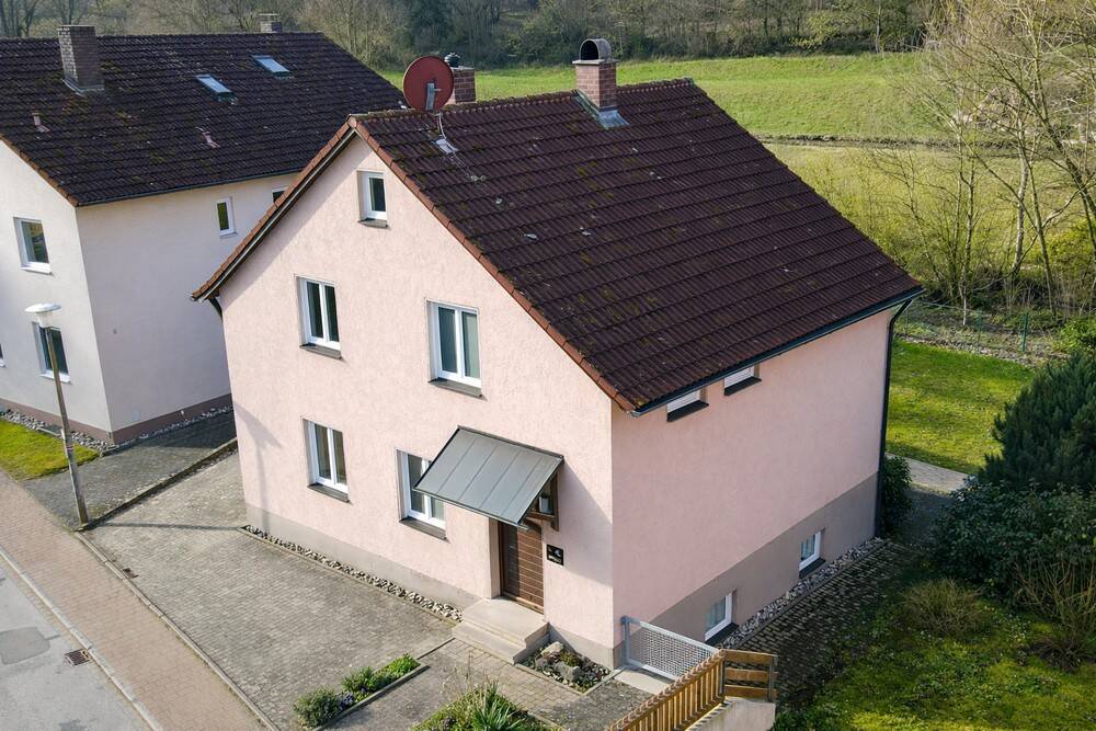 Thumbnail-WOHNEN AUF DEM LANDE - Ein-Zweifamilienhaus mit Garage