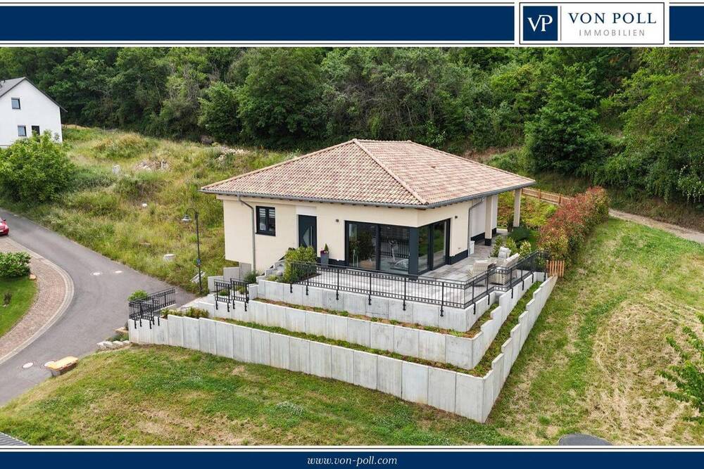 Thumbnail-Rückzugsort mit Weitblick: neuwertiger Bungalow mit Ruhe, Terrasse, Hausgarage und Energieklasse A