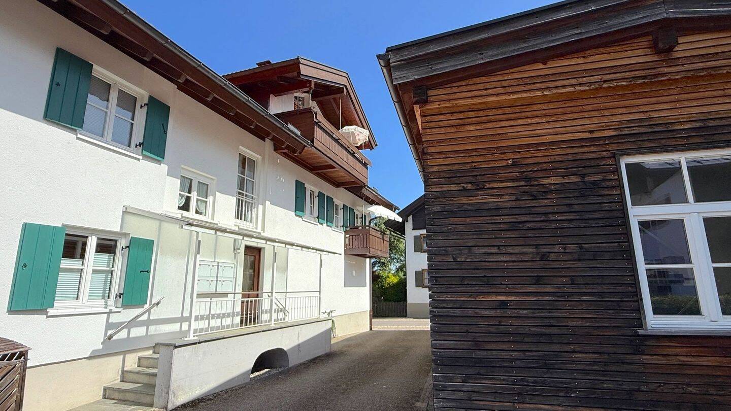 Thumbnail-Investitionshighlight – kernsaniertes Wohn- und Geschäftshaus mit Nebengebäude - 5 Wohnungen, 2 Gewerbeeinheiten, 7 Parkplätze