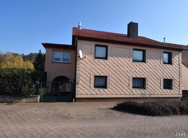 Thumbnail-Platz für die größere Familie - überwiegend modernisiertes Ein- Zweifamilienhaus in ruhiger Lage