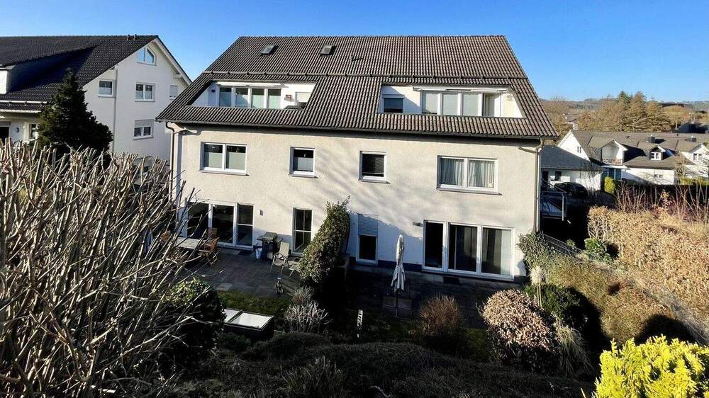 Thumbnail-Helle Dachgeschosswohnung mit sonniger Loggia und Garage