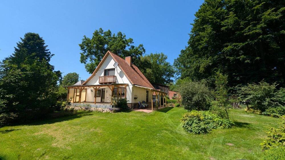 Thumbnail-Kleines Einfamilienhaus auf idyllisch gelegenem Grundstück