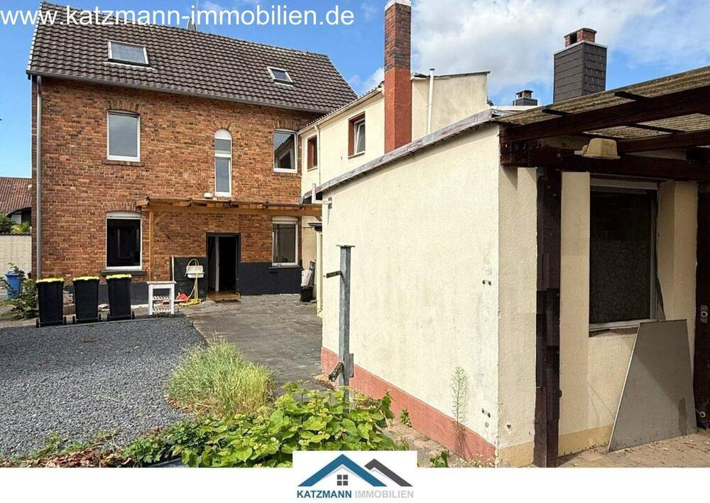 Thumbnail-Freistehendes Einfamilienhaus mit viel Platz und guter Lage, großer Innenhof inklusive