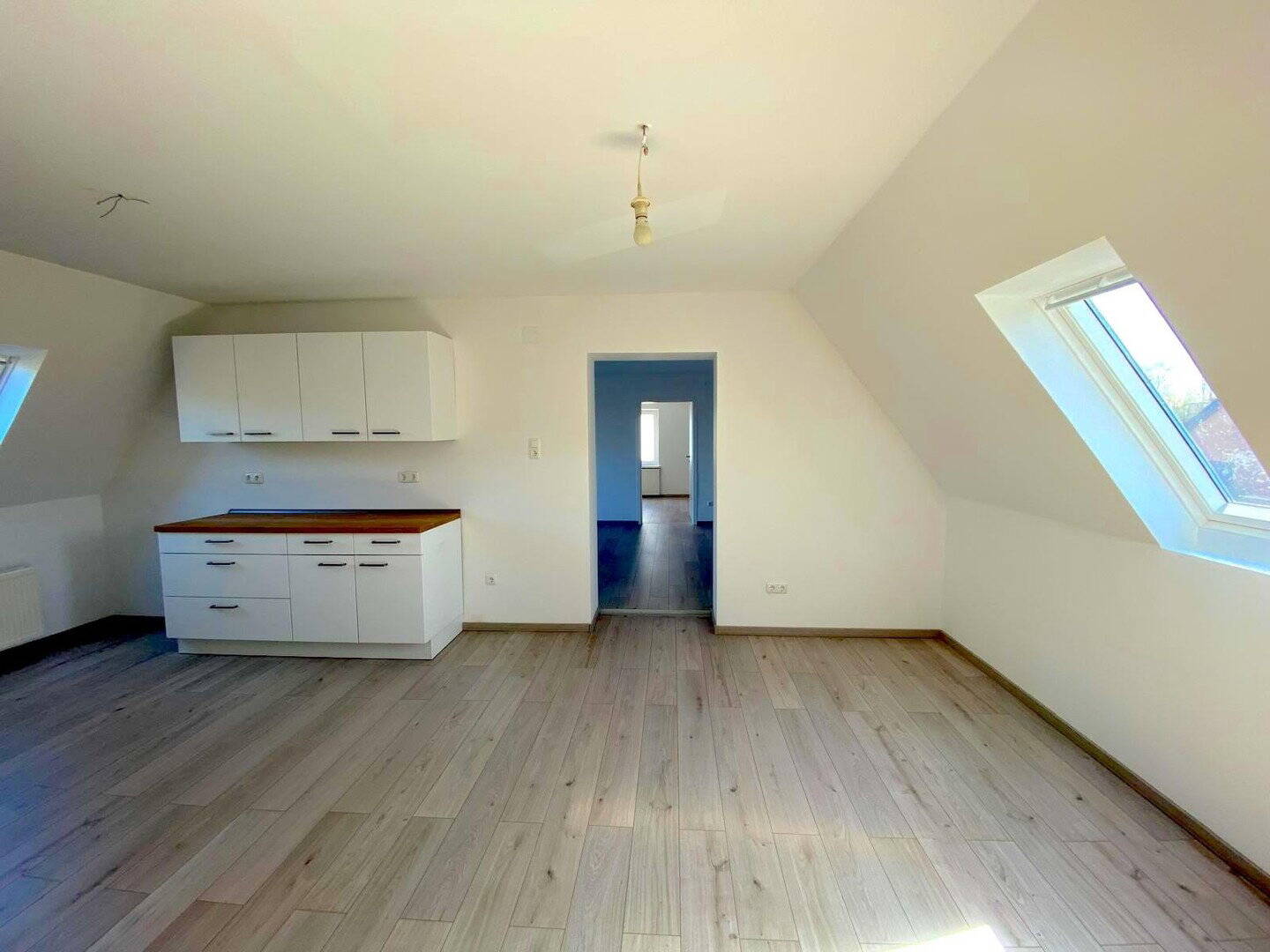 Thumbnail-? Erstbezug nach Sanierung: 3,5-Zi. DG-Wohnung mit Balkon und Privat-Garten in Stade-Haddorf ?