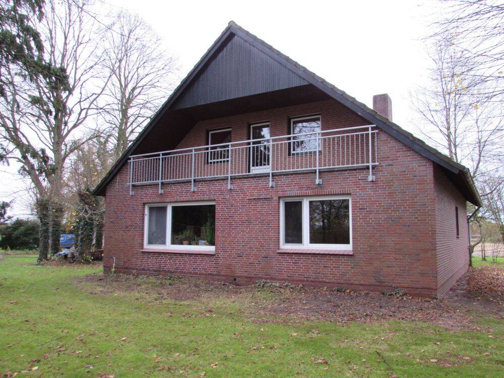 Thumbnail-Einfamilienhaus mit Garage und großem Grundstück