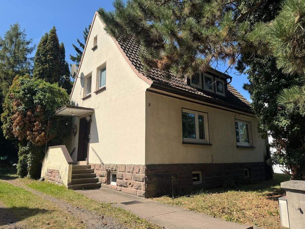 Thumbnail-Zentral gelegenes Ein-bis Zweifamilienhaus mit großem Garten