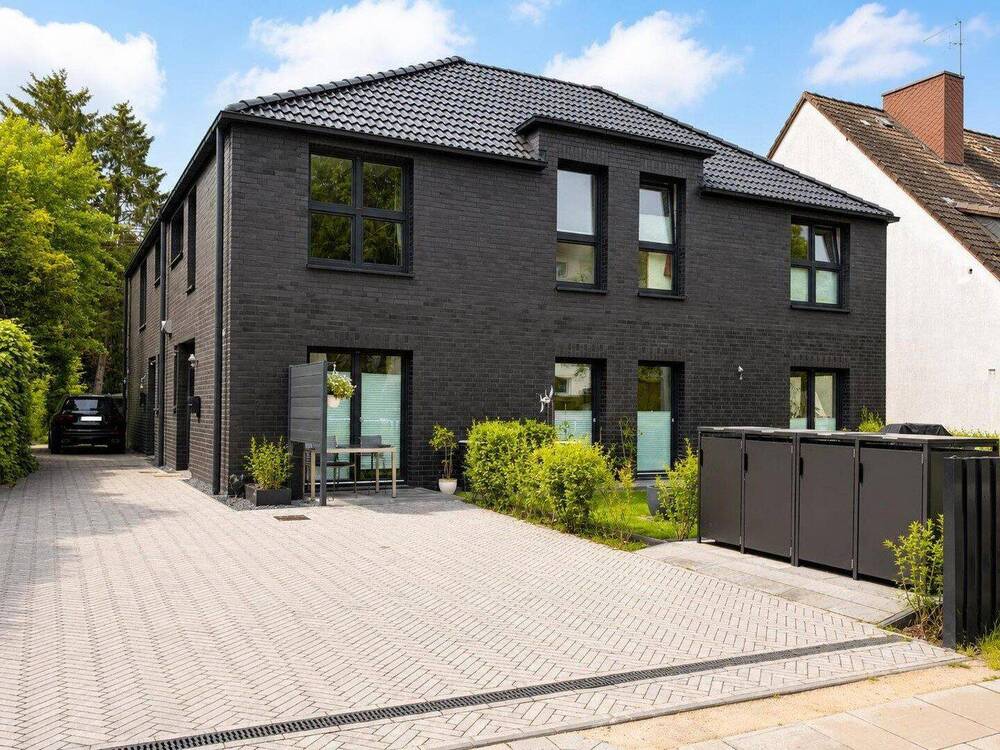 Thumbnail-Neuwertige Doppelhaushälfte in Hamburg-Oldenfelde | 157 m² · 6 Zimmer · Südwest-Garten
