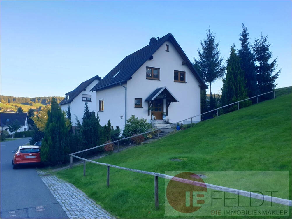 Thumbnail-Attraktives Einfamilienhaus | Garage, Balkon, Terrasse, schöne Lage mit Aussicht