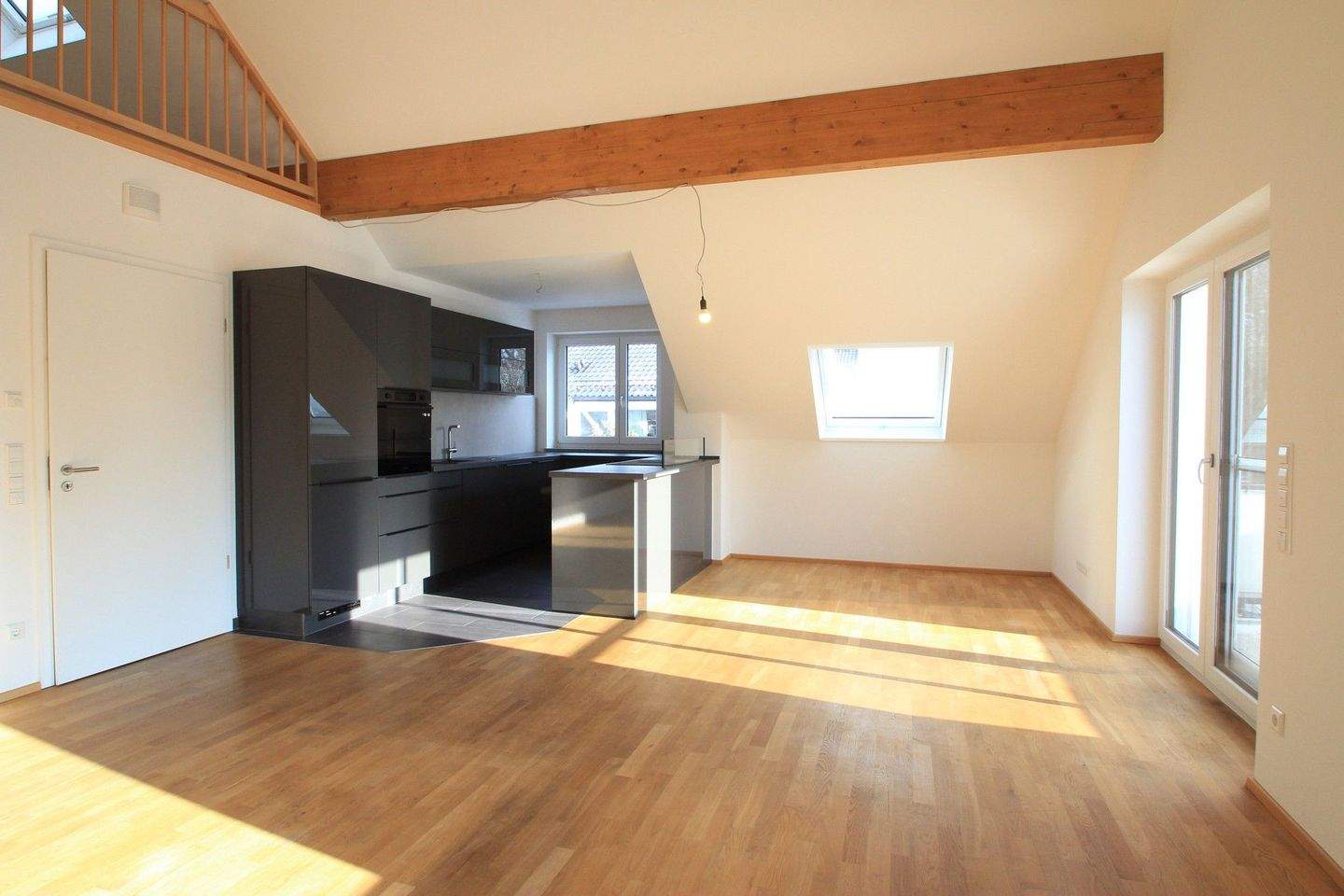 Thumbnail-Super Ausstattung, zentral, komfortabel - 2,5-ZKB Galeriewohnung