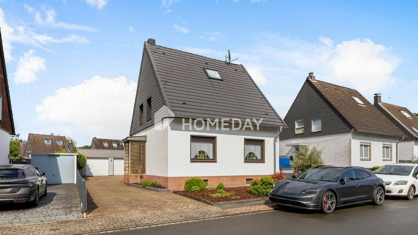 Thumbnail-Ideal für Mehrgenerationen: Zweifamilienhaus mit großem Außenbereich und zwei Garagen