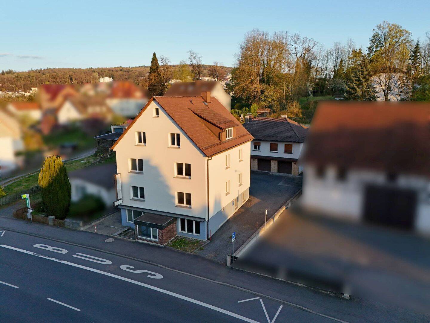 Thumbnail-Immobilienpaket. Wohn- und Geschäftshaus + Einfamilienhaus mit 4 Garagen in Melsungen.