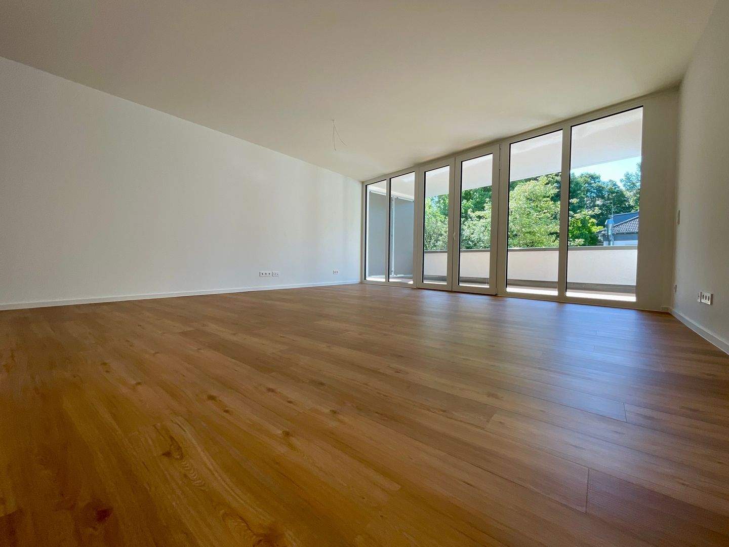 Thumbnail-ERSTBEZUG: Großzügige 4-Zimmer-Neubauwohnung mit neuer Einbauküche und sonnigen Balkon