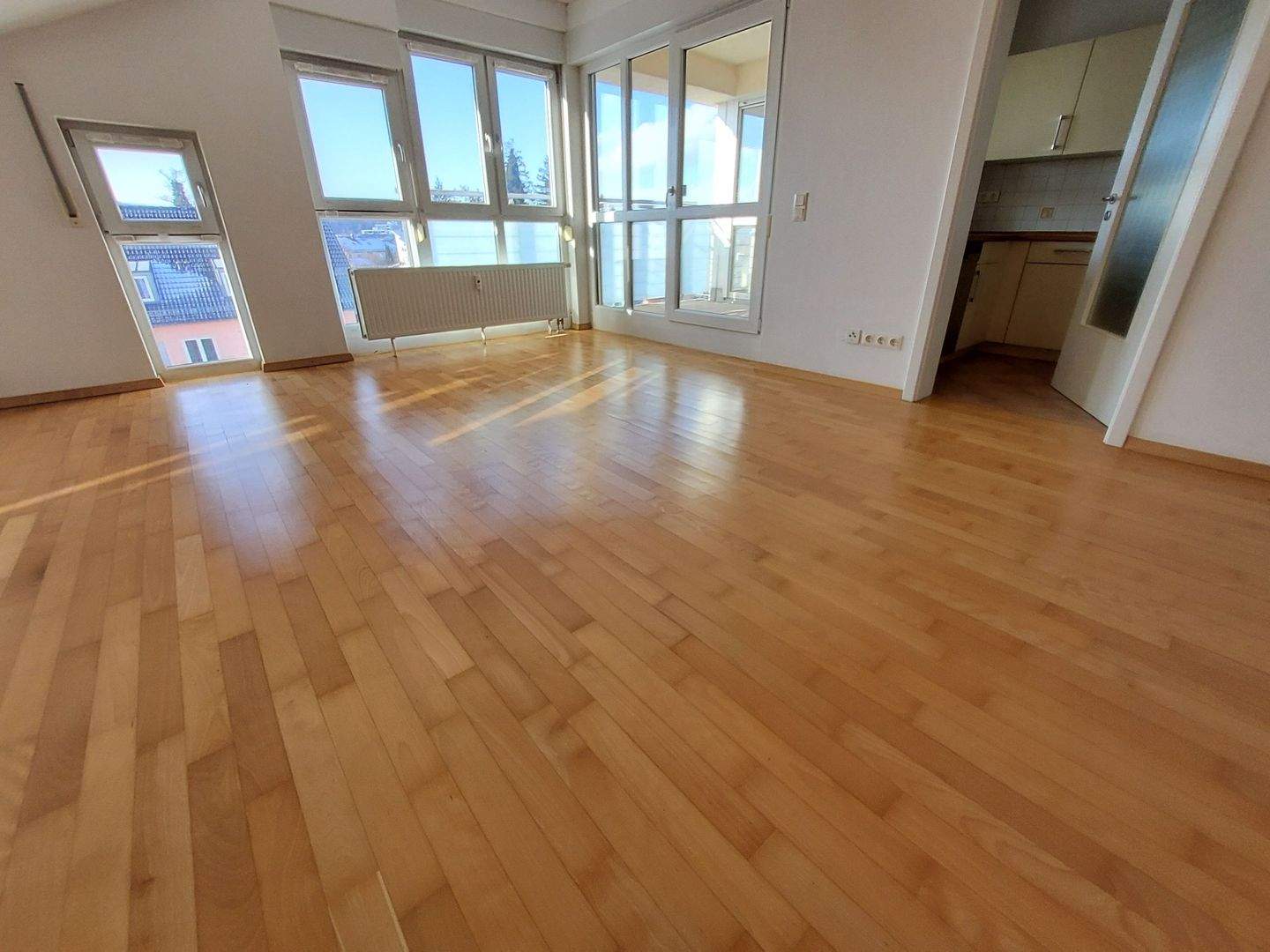 Thumbnail-Lichtdurchflutete Wohnung in ruhiger Lage mit Weit- und Bergblick