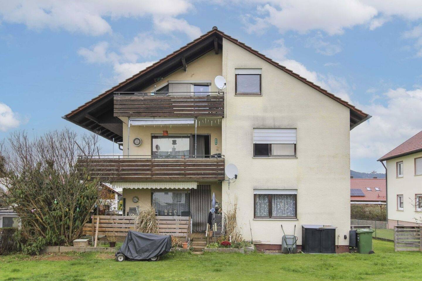 Thumbnail-Wißgoldigen: Voll vermietetes 3-Familienhaus mit Garten und 3 Garagen