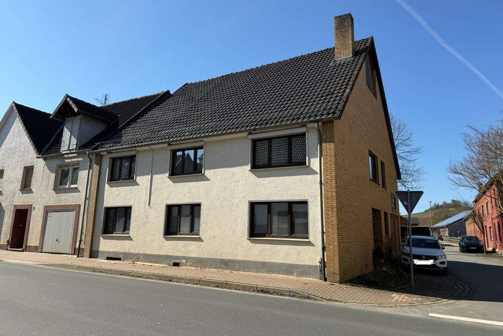 Thumbnail-Einfamilienhaus mit großem Grundstück, Garage und viel Potenzial