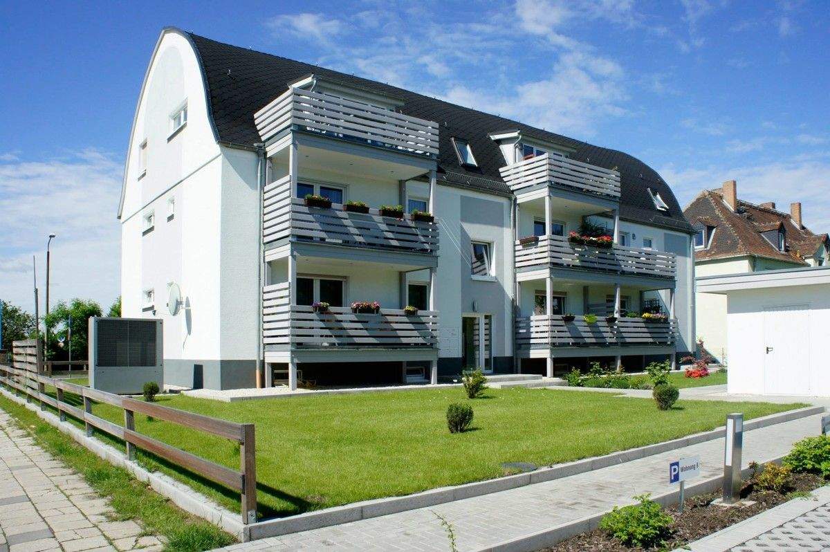 Thumbnail-Attraktive 3-Raumwohnung im Erdgeschoss in Bitterfeld - mit Balkon, Stellplatz und Tageslichtbad