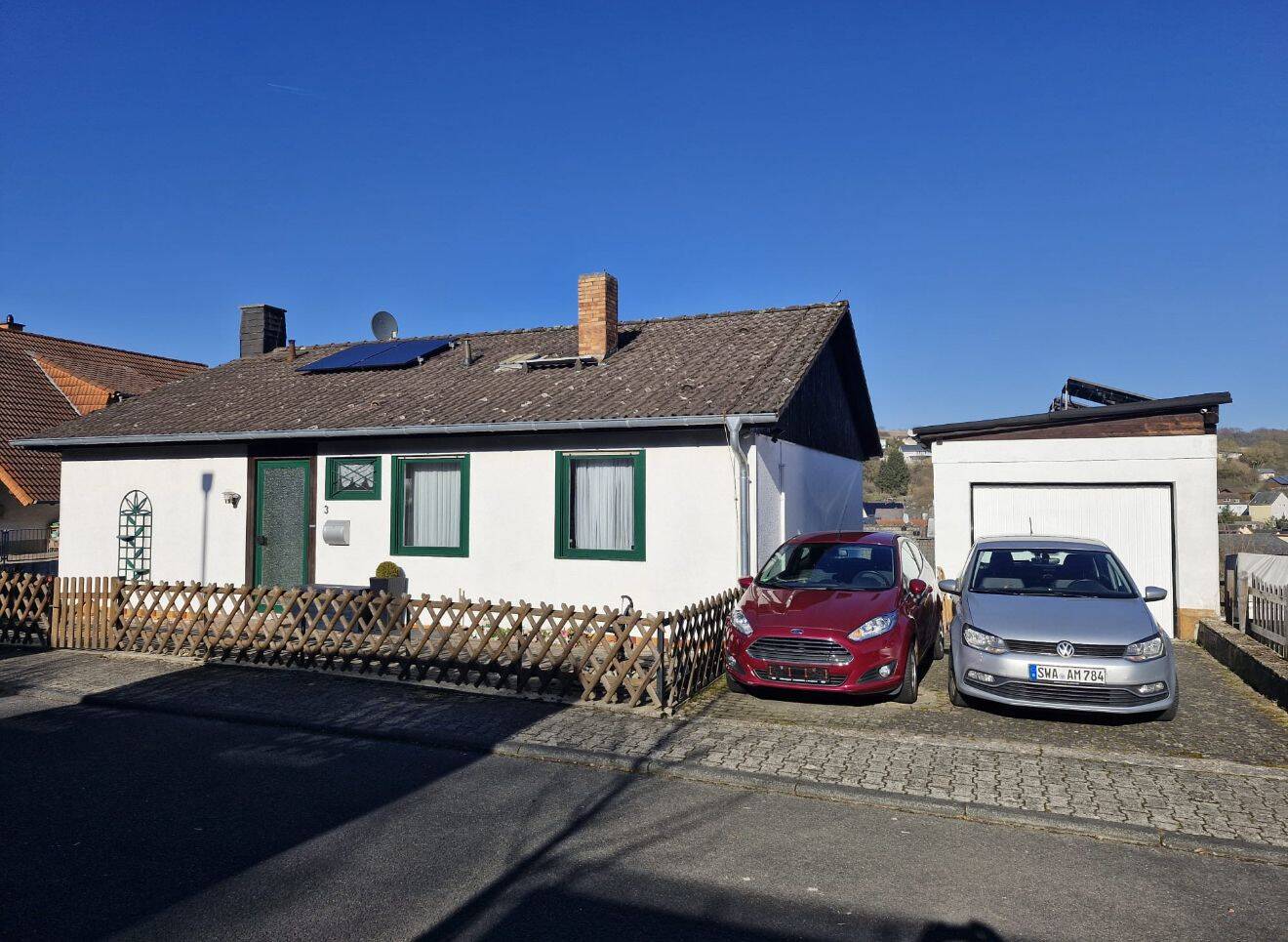 Thumbnail-Einfamilienhaus mit Keller auf schönen Grundstück mit Garage