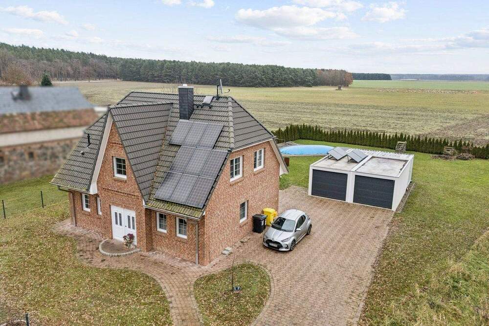 Thumbnail-Bezugsfreies, top ausgestattetes Niedrigenergiehaus mit großem Grundstück, Pool, Garage & Weitblick