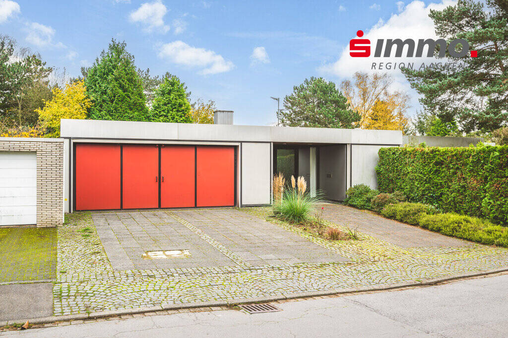 Thumbnail-Großzügiger Bungalow mit Doppelgarage und Schwimmbad in beliebter, ruhiger Anliegerstraße