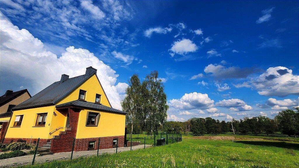 Thumbnail-Fernblick in Randlage – Familienhaus mit Terrasse, Garten & Vollkeller