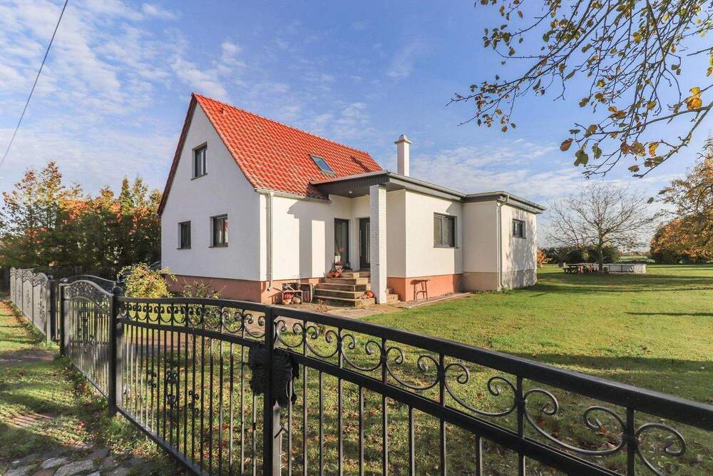 Thumbnail-Traumhaftes Familienhaus mit Kamin, Designküche & großem Garten