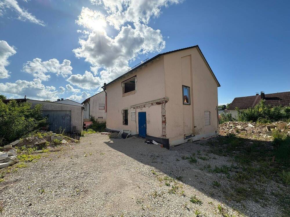 Wohnhausansicht mit Garage