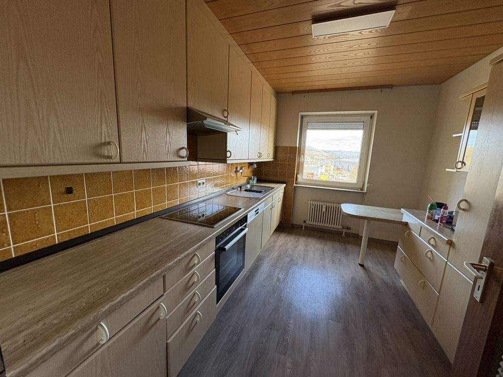 Thumbnail-Renovierungsbedürftige 4 Zimmerwohnung mit Garage, sofort frei