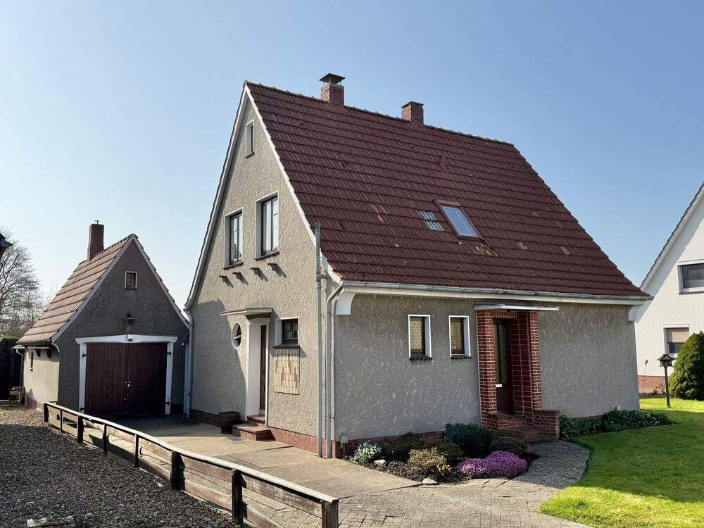 Thumbnail-Sanierungsbedürftiges Zuhause mit Charakter und Südgarten – direkt am Weserdeich gelegen