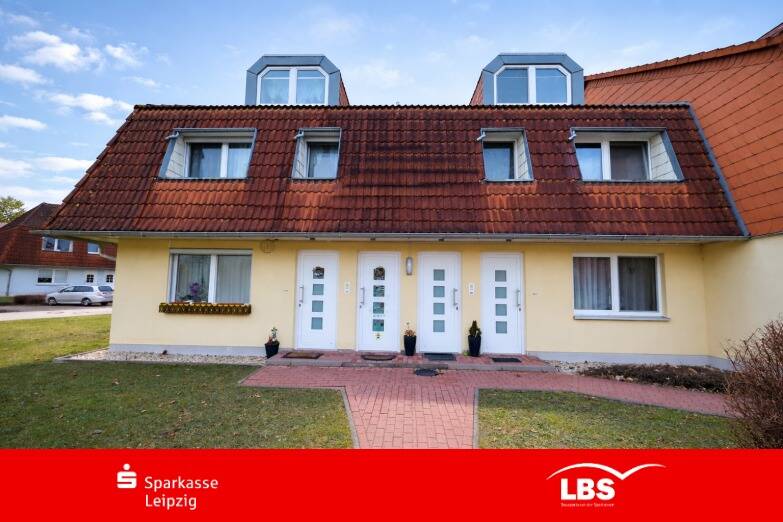 Thumbnail-Terrasse & Stellplatz. Klar geschnitten.